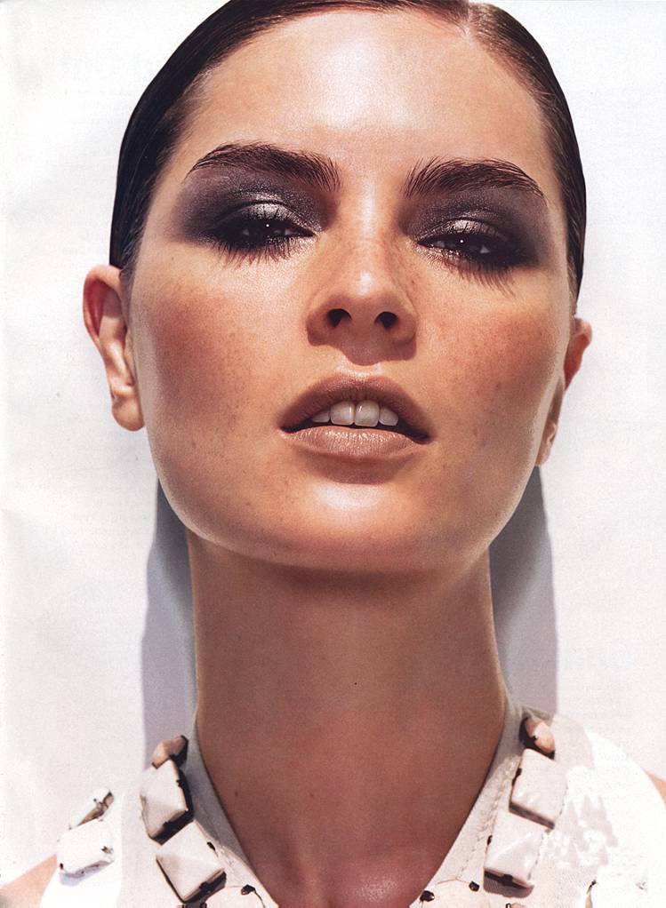 AnouckLepere-MakingASplash-ReganCameron-Allure2003July-b-zob.jpg