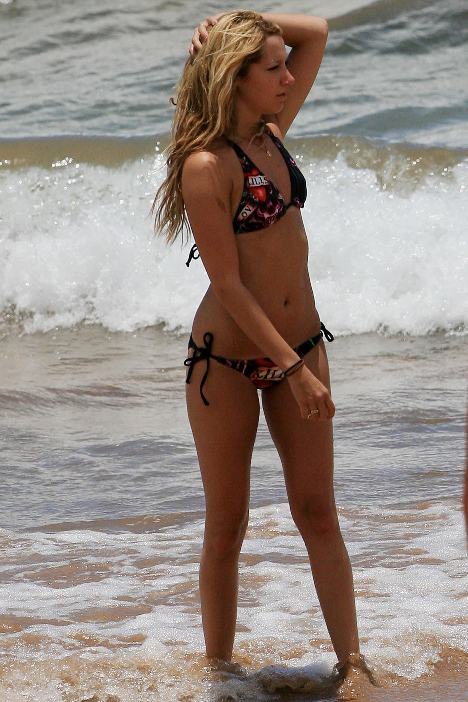 ashley_tisdale_4thJuly_8_big.jpg