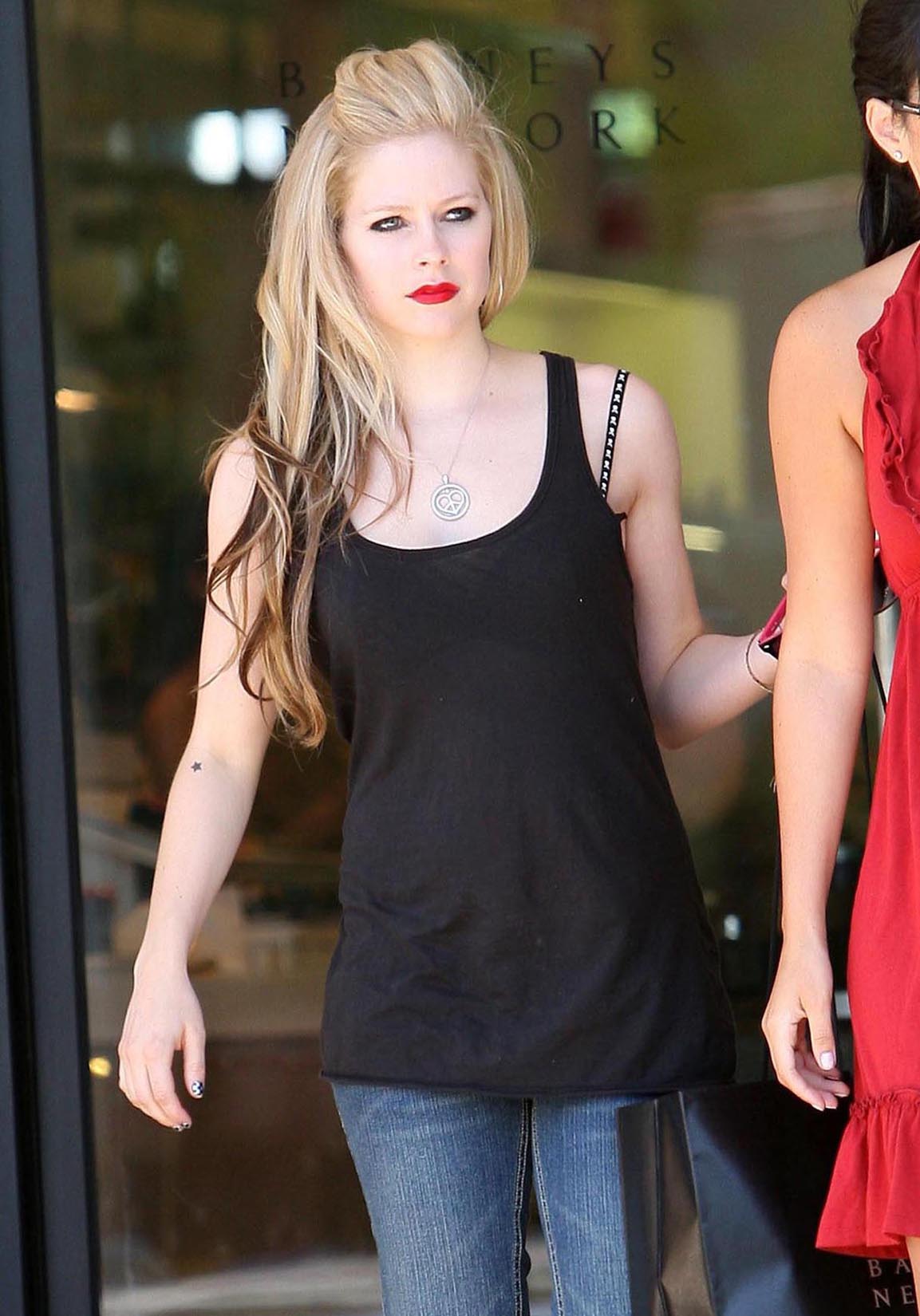 avril_lavigne_red_li.jpg