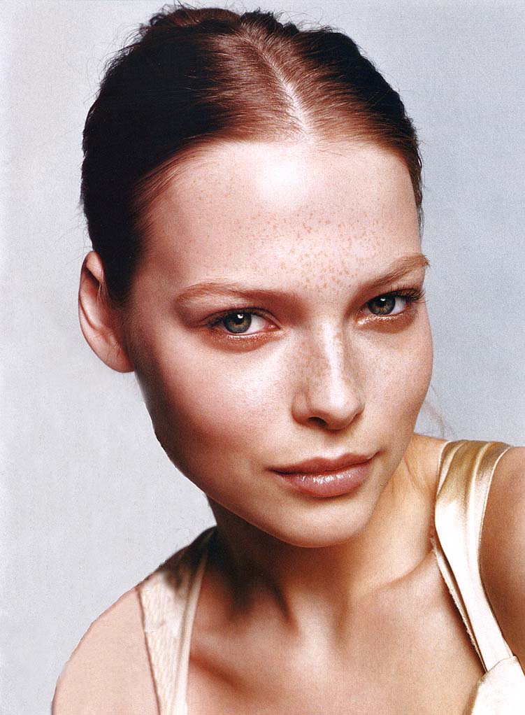 PolinaKuklina-Front&Center-ThomasSchenk-Allure2004May-zob.jpg