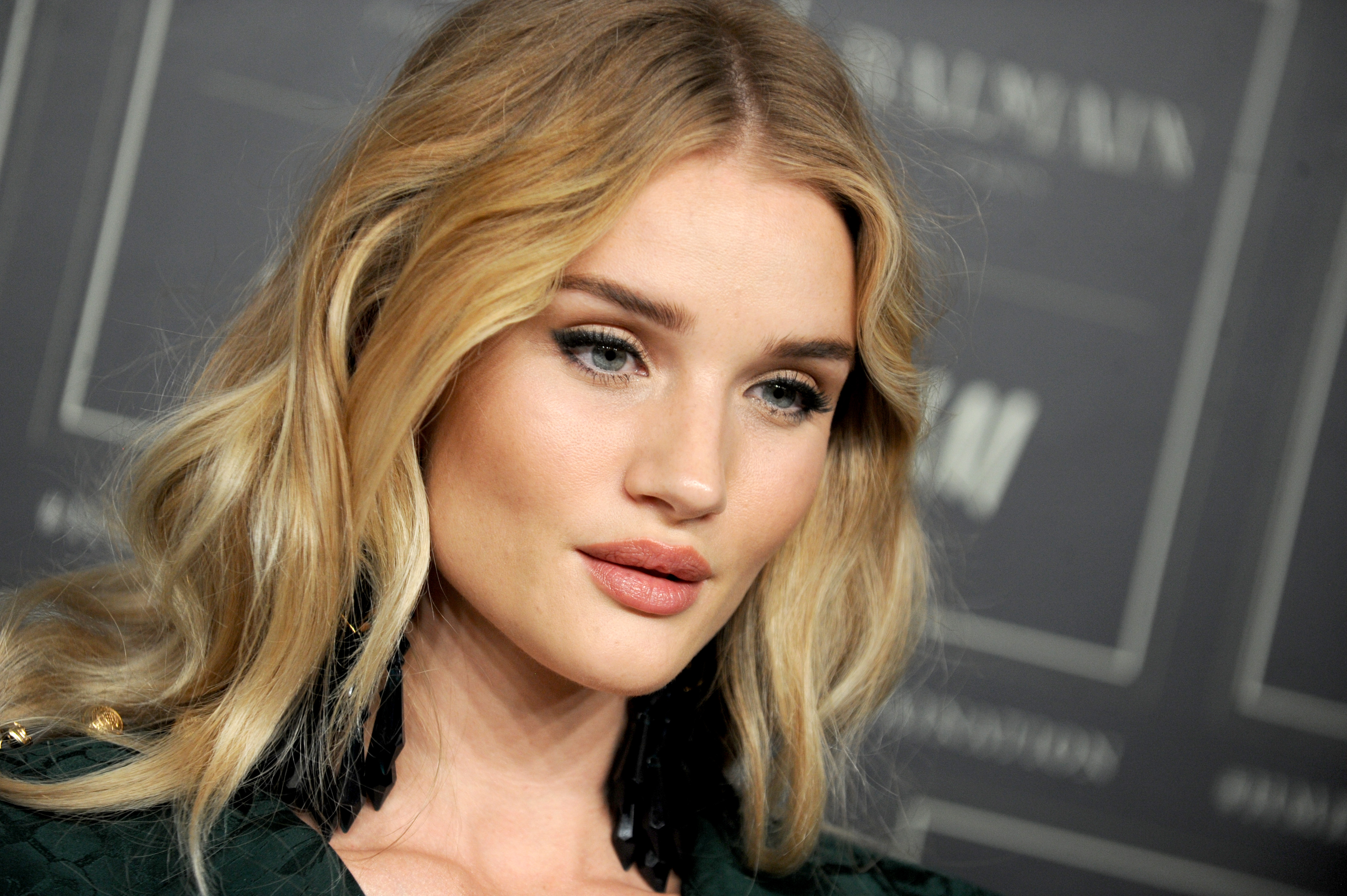 Rosie Huntington-Whitely photo 2210 of 2878 pics, wallpaper - photo