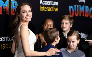 Angelina Jolie pic #1115010