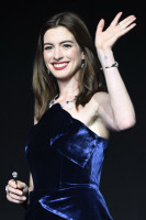 Anne Hathaway photo #