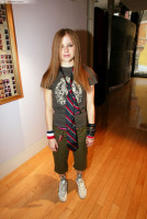 photo 4 in Avril gallery [id15301] 0000-00-00