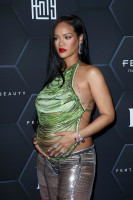 photo 6 in Rihanna gallery [id1297637] 2022-02-21