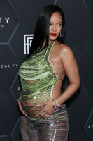 photo 9 in Rihanna gallery [id1297634] 2022-02-21