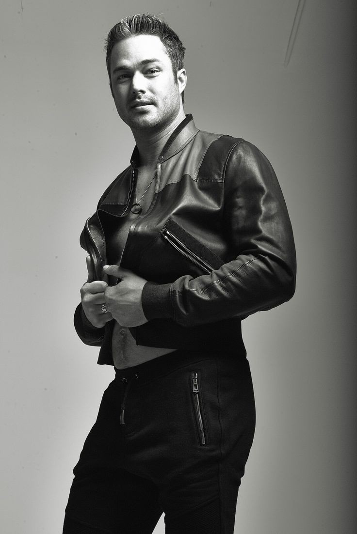 Taylor Kinney: pic #800645