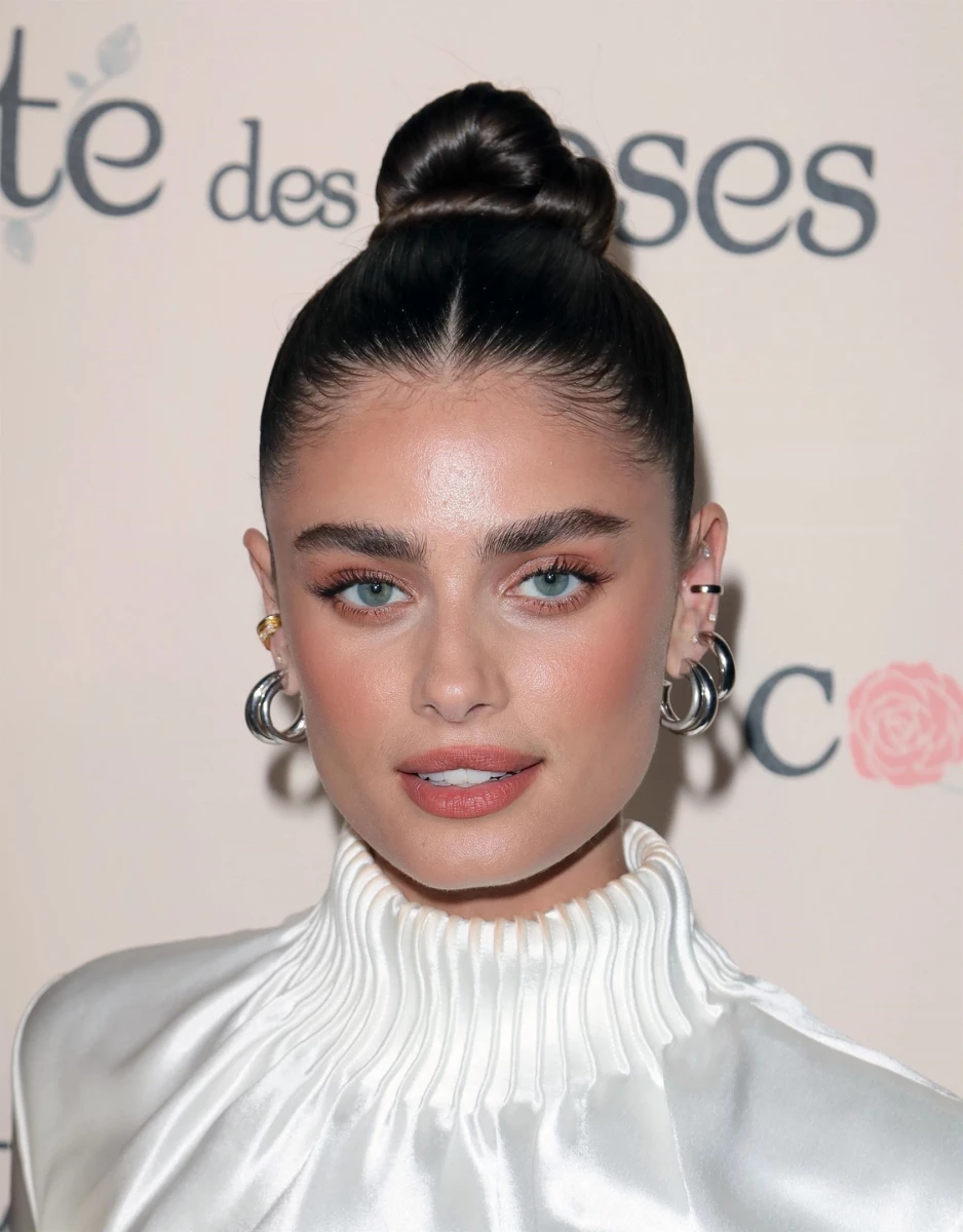 Taylor Hill: pic #1302326