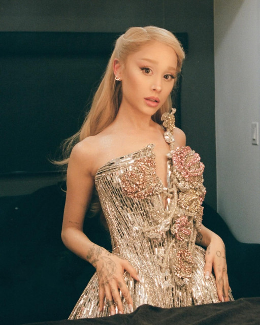 Ariana Grande instagram post 490030