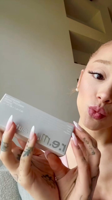 Ariana Grande instagram post 490840