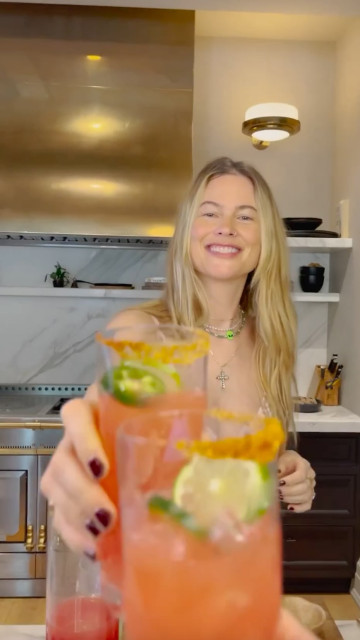 Behati Prinsloo instagram post 490313