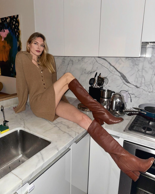 Martha Hunt instagram post 484248
