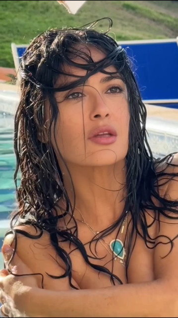Salma Hayek instagram post 490639