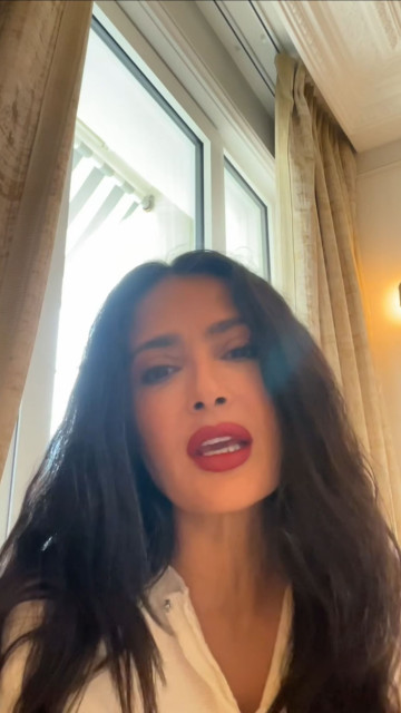 Salma Hayek instagram post 492326