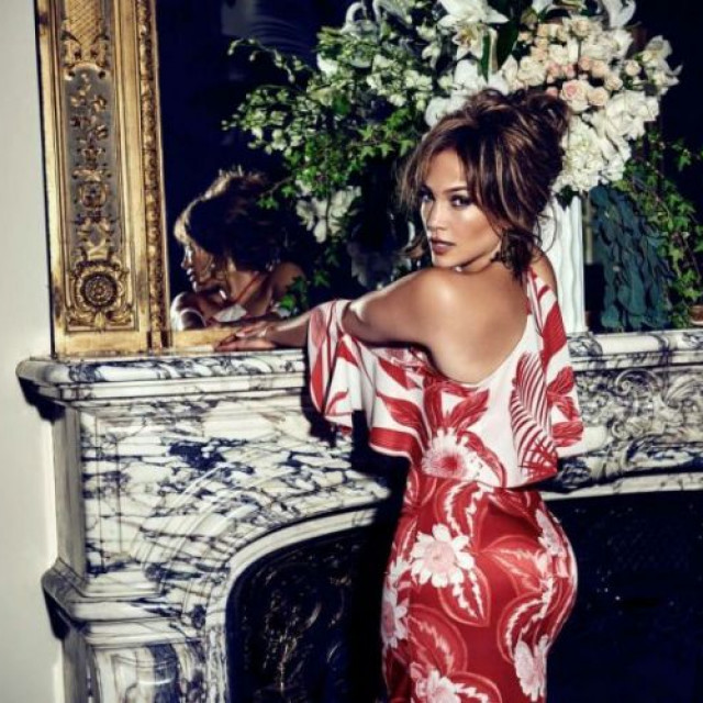 Jennifer Lopez - the new 'face' of Guess