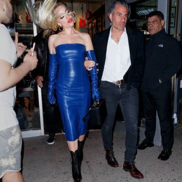 Lady Gaga emphasized the figure with a leather dress