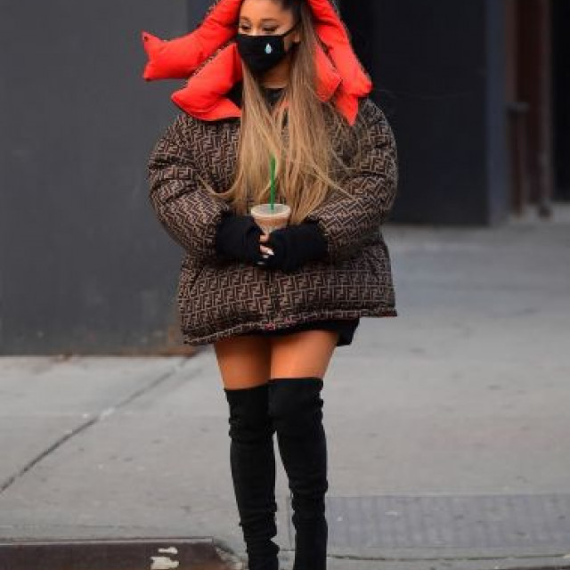 Ariana Grande showed a stylish look