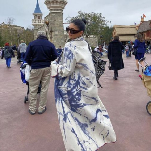 Kylie Jenner came to Disneyland in her original coat