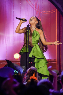 photo 4 in Ariana Grande gallery [id1076535] 2018-10-23 00:00:00