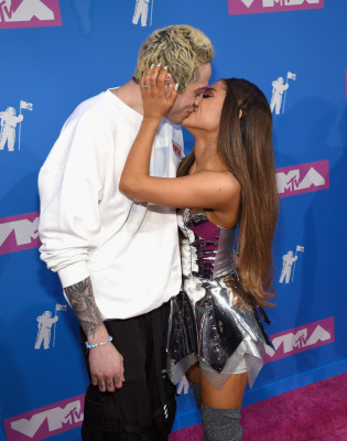 photo 5 in Ariana Grande gallery [id1060377] 2018-08-22 00:00:00