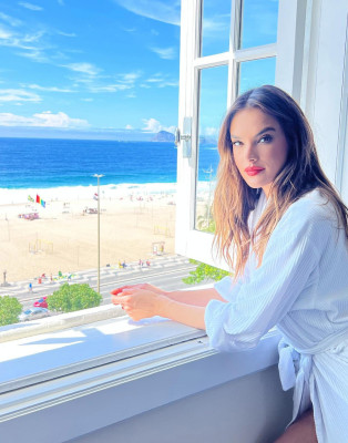 Alessandra Ambrosio pic #1328350