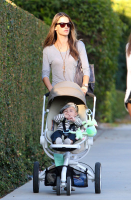 Alessandra Ambrosio pic #555613