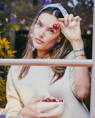 Alessandra Ambrosio pic #1372027