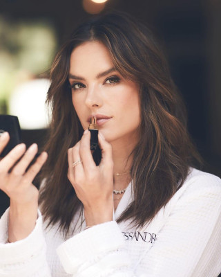 Alessandra Ambrosio pic #946099