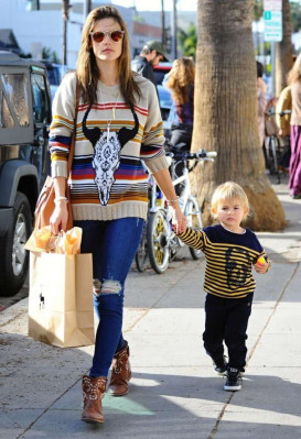 Alessandra Ambrosio pic #749016