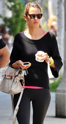 Alessandra Ambrosio pic #520290
