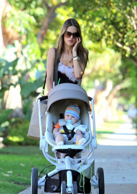 Alessandra Ambrosio pic #550655