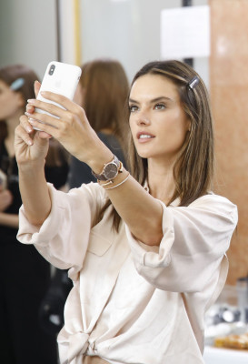 Alessandra Ambrosio pic #1049208
