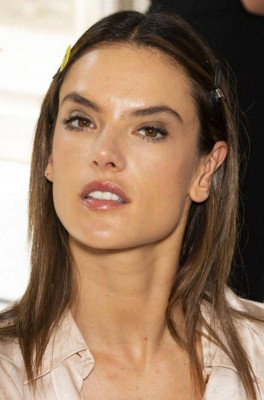 Alessandra Ambrosio pic #1049210