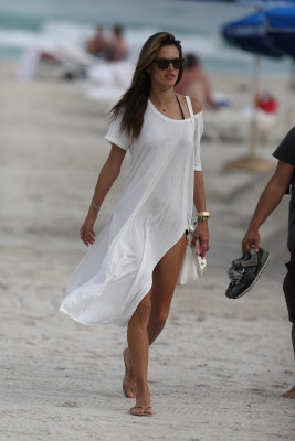 Alessandra Ambrosio pic #667613