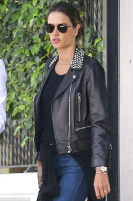 Alessandra Ambrosio pic #1005155