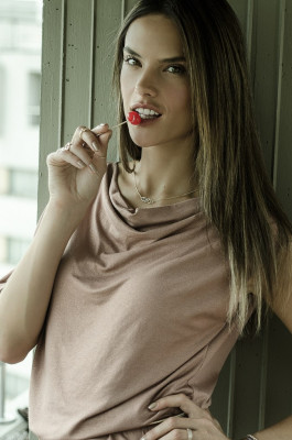 Alessandra Ambrosio pic #653462