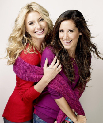 photo 11 in Aly and Aj gallery [id351930] 2011-03-07 00:00:00