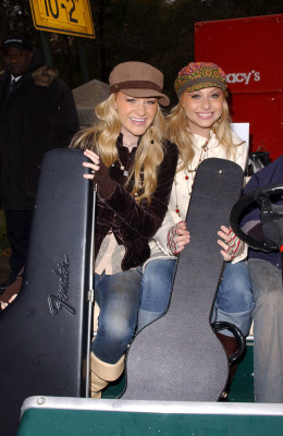 Aly and Aj pic #342621