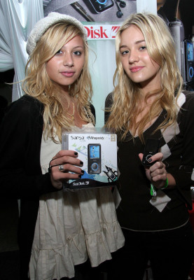 Aly and Aj pic #340625