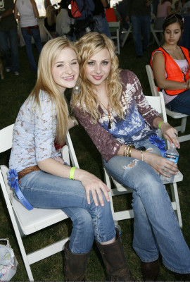 Aly and Aj pic #341285