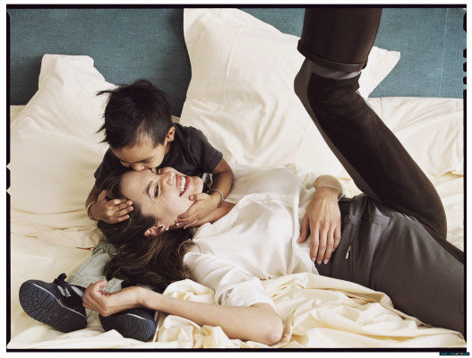 Angelina Jolie pic #109448