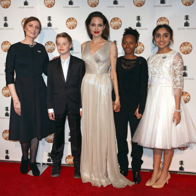 Angelina Jolie pic #1005391