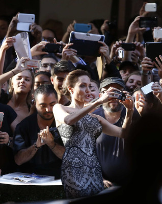 Angelina Jolie pic #742758