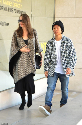 Angelina Jolie pic #1107792
