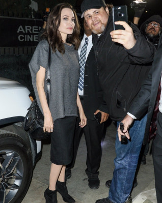 Angelina Jolie pic #980198
