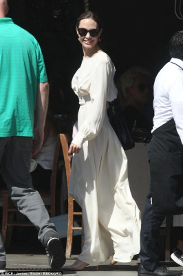 Angelina Jolie pic #1107961