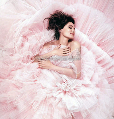 Angelina Jolie pic #1064188