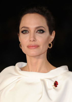 Angelina Jolie pic #744274
