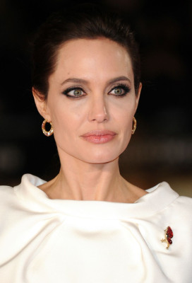Angelina Jolie pic #744283