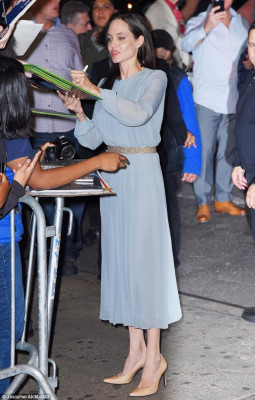 Angelina Jolie pic #809504